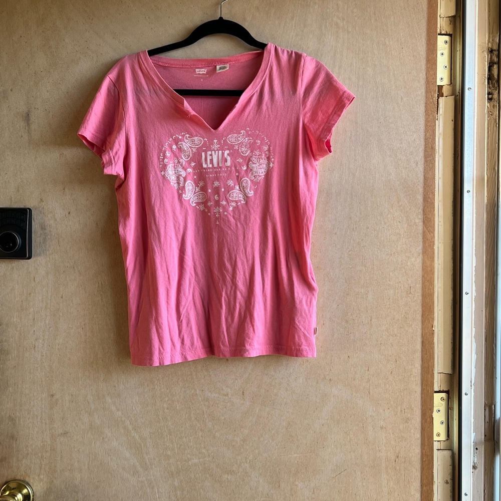 Pink Levi’s shirt paisley heart